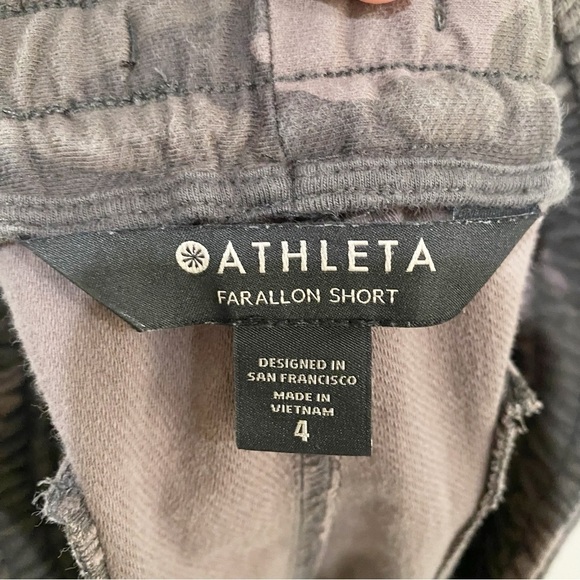 ATHLETA Camo Farallon Short 566687 Comfort Size 4 - Picture 6 of 10